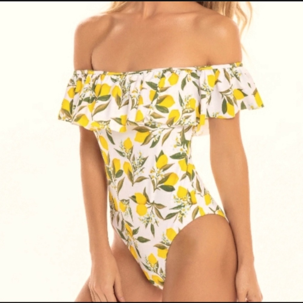 NWT Cabana Del Sol one piece Lemon print swimsuit